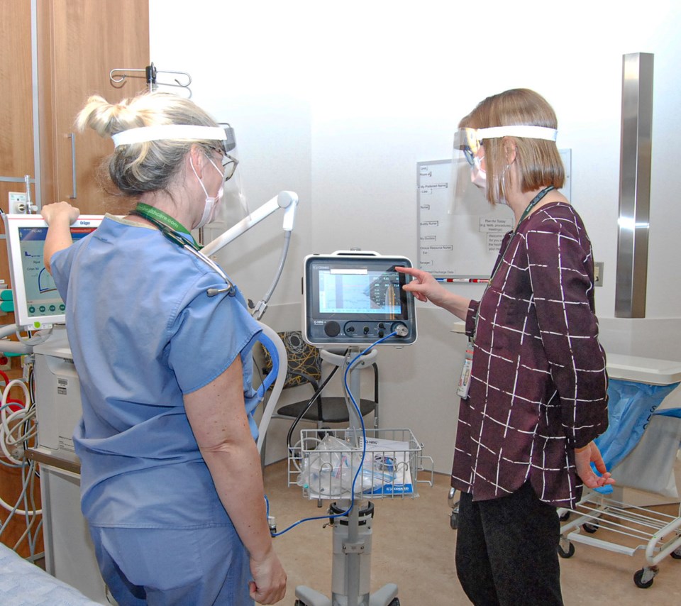 Dietitians with the new Q-NRG Calorimeter